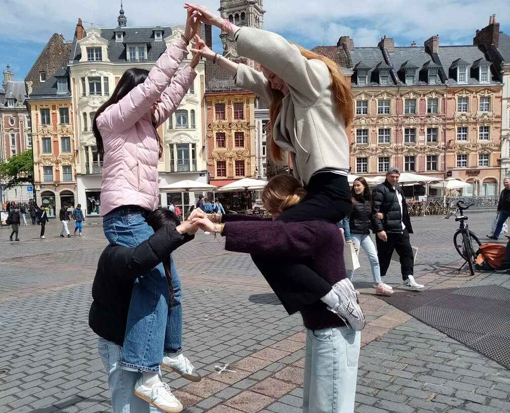 Groep scholieren in Lille citygame Travel Inventive